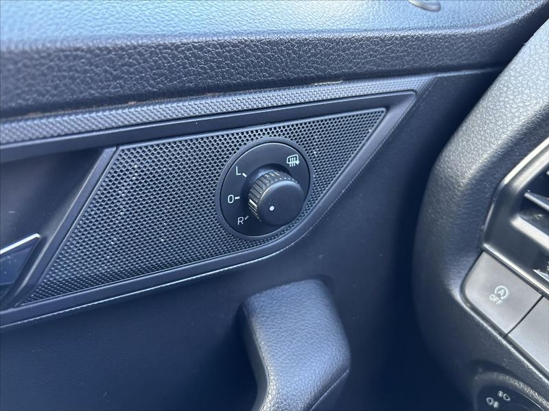 Škoda Fabia 1,0 TSi Style FULL LED CARPLAY - fotka 29 z 39