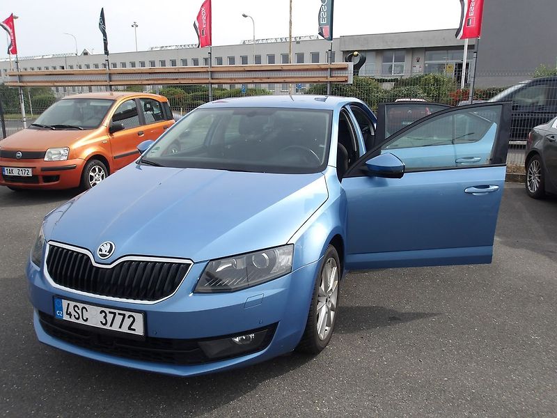 Škoda Octavia 1,6TDi 81kW DSG ! ČR !  KRASAV - fotka 15 z 33