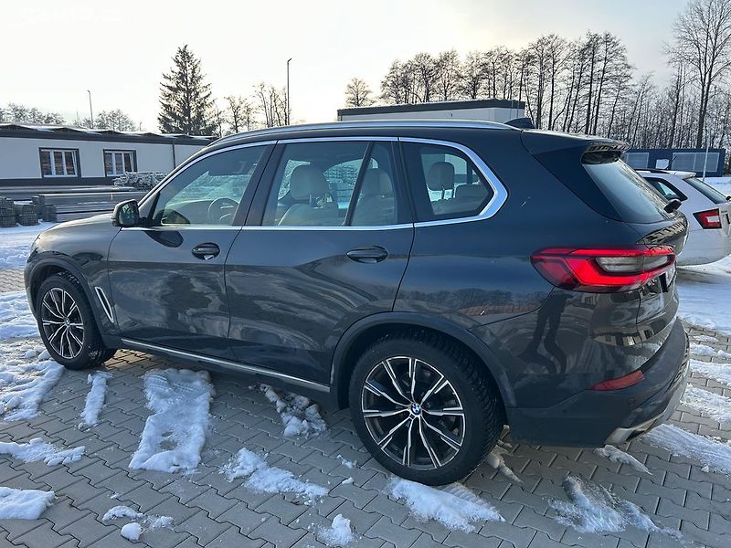 BMW X5 (2019) xDrive 40i - fotka 9 z 25