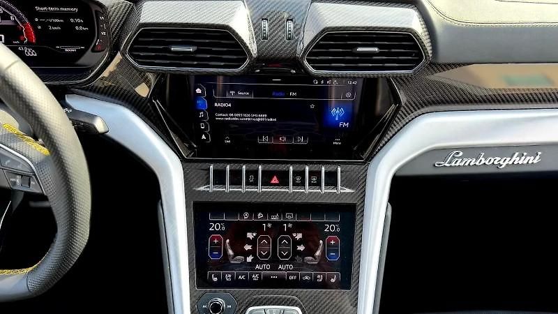 Lamborghini Urus (2020) Vysoce výkonné SUV V8 - fotka 7 z 13