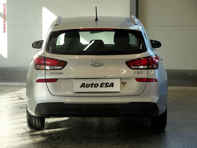 Hyundai i30 (2017) 1.6 CRDi, ČR, AC, temp - fotka 5 z 21
