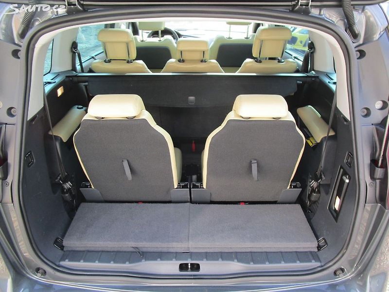 Peugeot 5008 1,6 - 115KW - NOVÁ STK - fotka 17 z 36