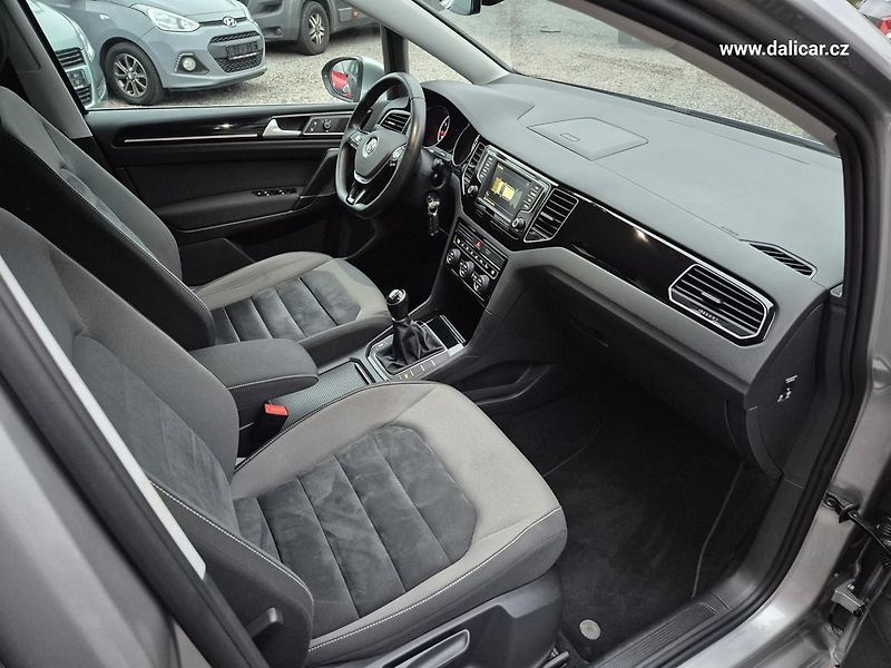 Volkswagen Golf Sportsvan (2016) 1.4TSi 110KW Highline NAVI - fotka 35 z 57