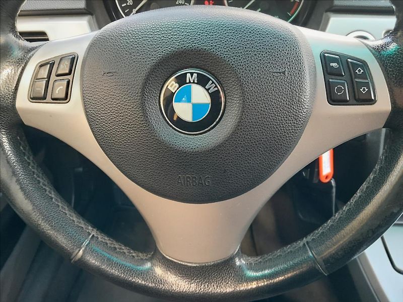 BMW Řada 3 2,0D AUTOMAT - fotka 39 z 48