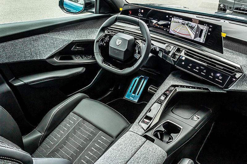Peugeot 5008 (2026) 1,2 BUSINESS Hybrid 145 e-DCS6 - fotka 8 z 17