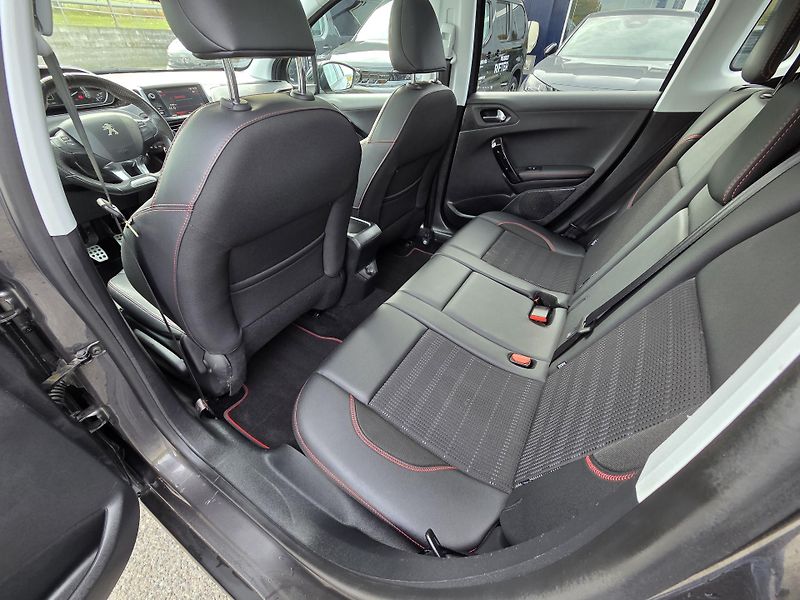 Peugeot 2008 (2019) 1.2 PT 130 GT line MAN 6 - fotka 10 z 30