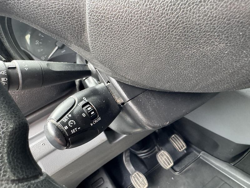 Opel Vivaro COMFORT L3H1 2.8T 1 MAJITEL  - fotka 32 z 36