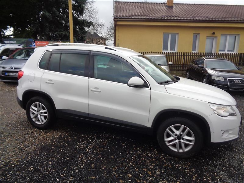 Volkswagen Tiguan 2,0 - fotka 8 z 17