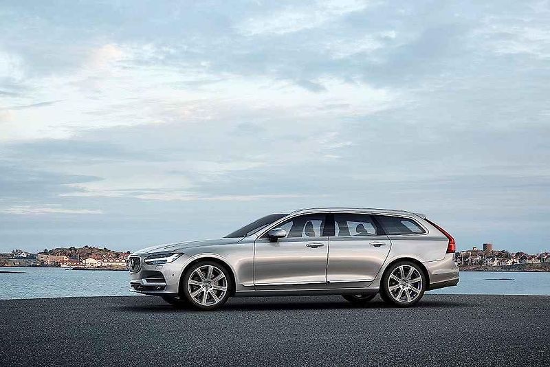 Volvo V90.