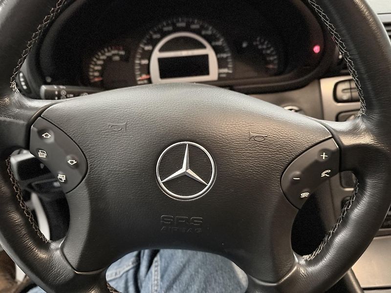 Mercedes-Benz Třídy C (2002) 32 AMG, UNIKÁTNÍ YOUNGTIMER!! - fotka 25 z 45