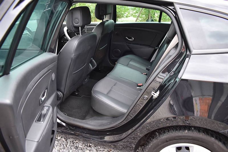 Renault Mégane 1,9 DCi BOSE,96KW,NAVI,PĚKNÝ - fotka 17 z 19