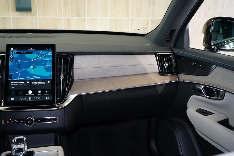 Volvo XC90 B5 AWD PLUS Dark, Vzduch, 360° - fotka 32 z 50