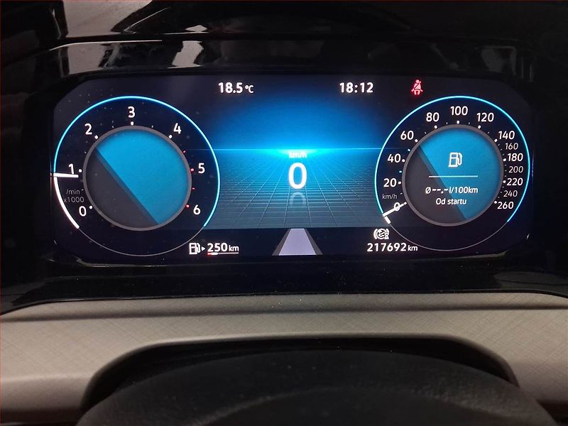 Volkswagen Golf (2021) Life 2.0 TDI, ČR,1.maj - fotka 11 z 17