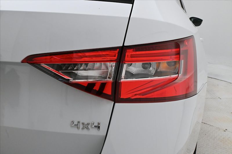 Škoda Superb 2,0 TDI 147 kW DSG 4x4 Style Z - fotka 29 z 30