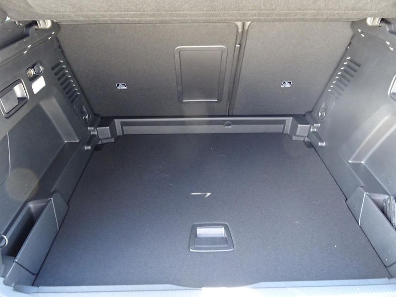 Peugeot 3008 (2023) ALLURE PACK 1.5 BHDi 130 EAT8 - fotka 11 z 49