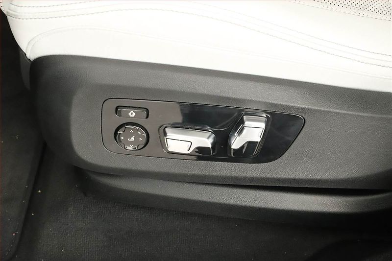 BMW X6 (2025) xDrive30d - fotka 18 z 20