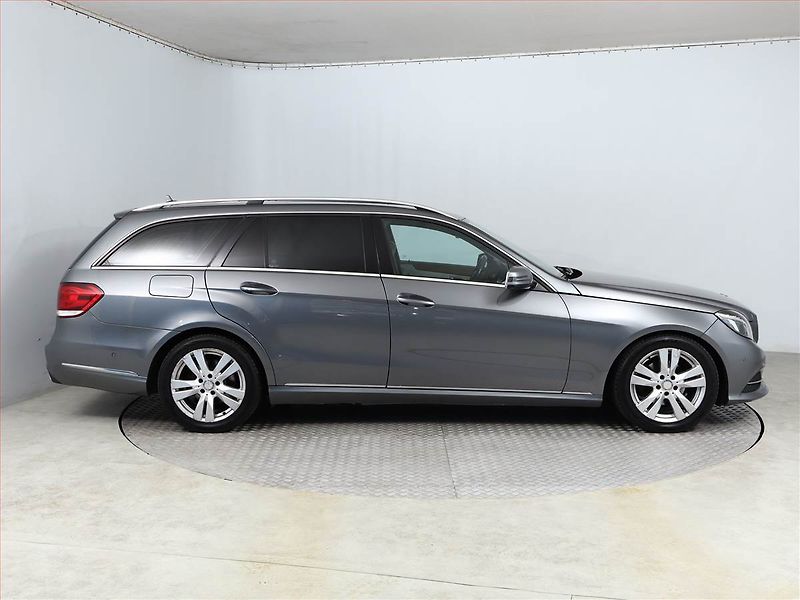 Mercedes-Benz Třídy E (2015) E 200 BlueTEC, Automat, Kůže - fotka 6 z 20