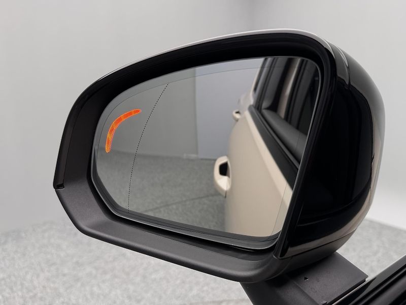 Volvo XC40 (2026) B3 AUT DARK ULTRA - fotka 17 z 21