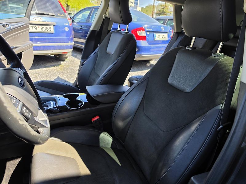Ford Mondeo 2.0TDCi Titanium Led 4x4 Autom - fotka 16 z 26