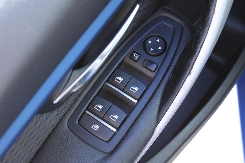 BMW Řada 3 320d xDrive 140kW M PAKET ČR - fotka 25 z 29