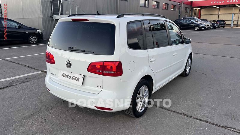 Volkswagen Touran (2014) 1.6 TDi, 1.maj,ČR - fotka 2 z 3