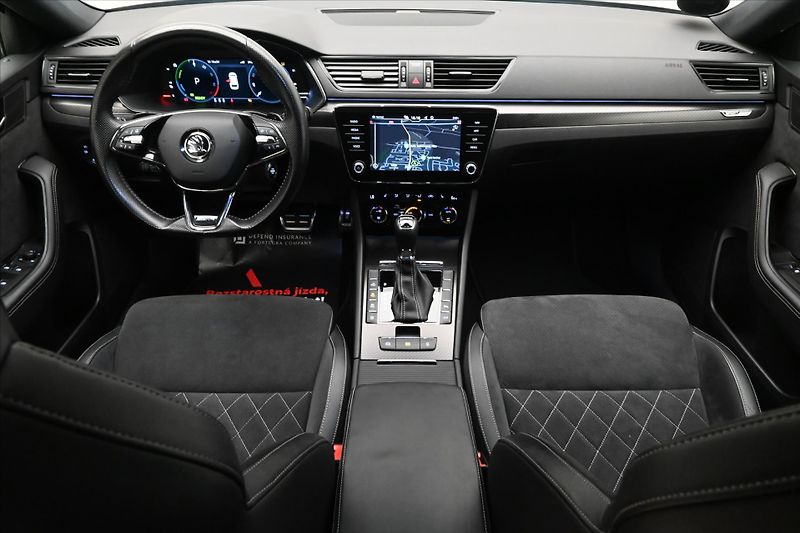 Škoda Superb 1,4 TSI 115kW iV DSG Sportline - fotka 15 z 32