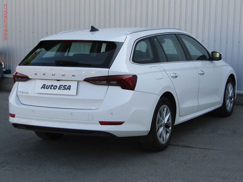 Škoda Octavia (2022) 2.0 TDi, ČR, Style, LED - fotka 4 z 17