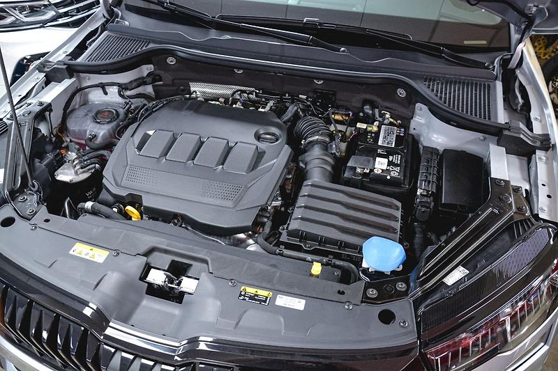 Škoda Karoq 2,0Tdi Exclusive 7ST DSG 4x4 Z - fotka 32 z 33