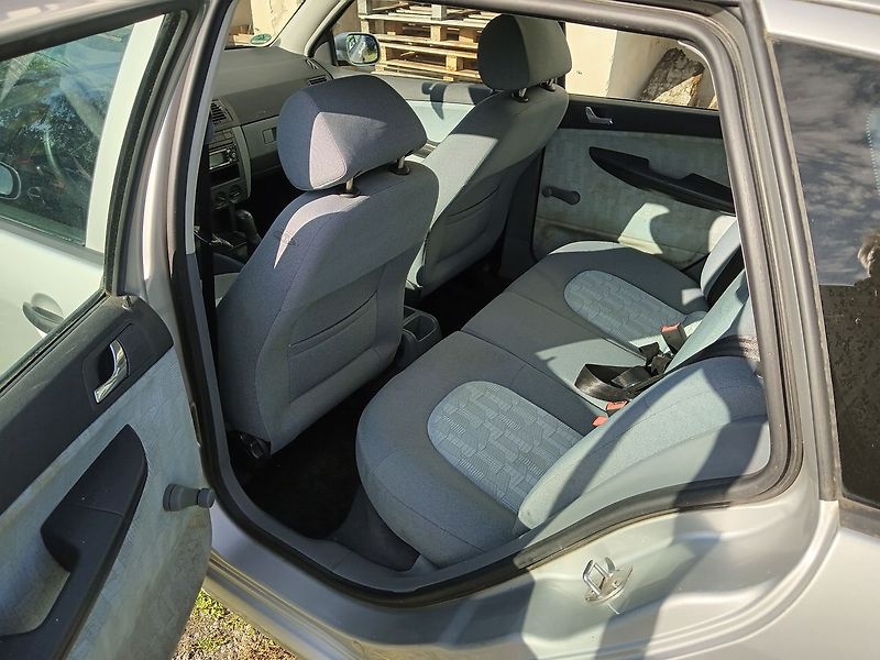 Škoda Fabia (2003) 1.4 16V Comfort Combi - fotka 14 z 20