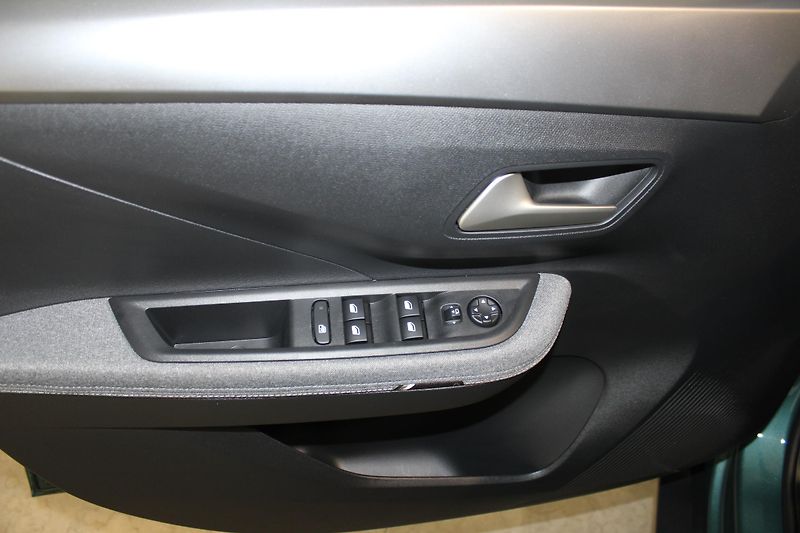 Opel Frontera (2026) GS Hybrid 1.2 TURBO 107kW - fotka 17 z 19