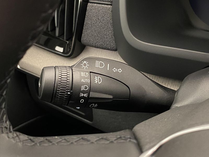 Volvo XC90 T8 AWD RECHARGE DARK REZERVACE - fotka 22 z 67