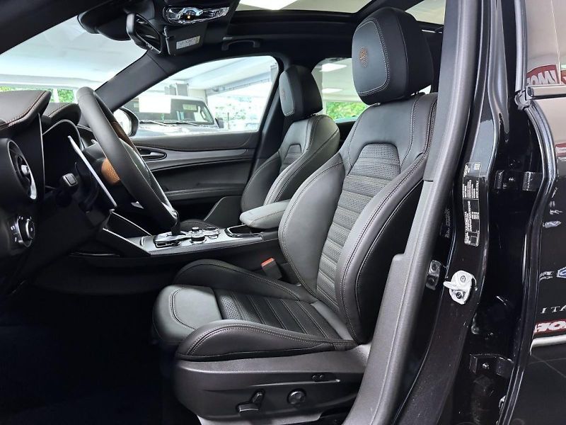 Alfa Romeo Stelvio (2026) 2.0 T 280k AT8 ZF Q4 4x4 Inten - fotka 8 z 24