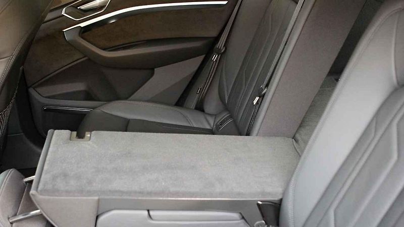 Audi e-tron má pohon přední i zadní nápravy