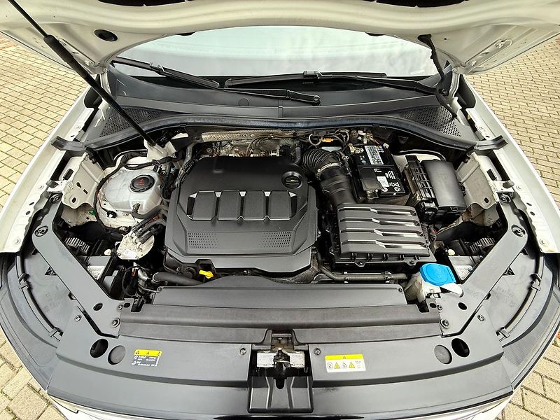 Volkswagen Tiguan 2.0 TDi Elegance DSG 4x4, ČR - fotka 33 z 34