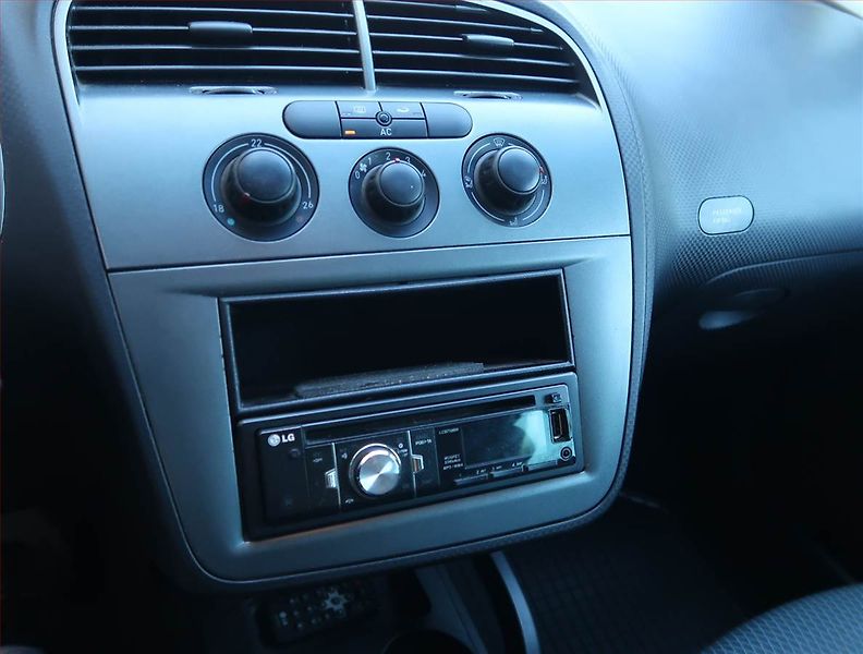 Seat Altea (2008) 1.9 TDI, Tažné, za dobrou cenu - fotka 16 z 17
