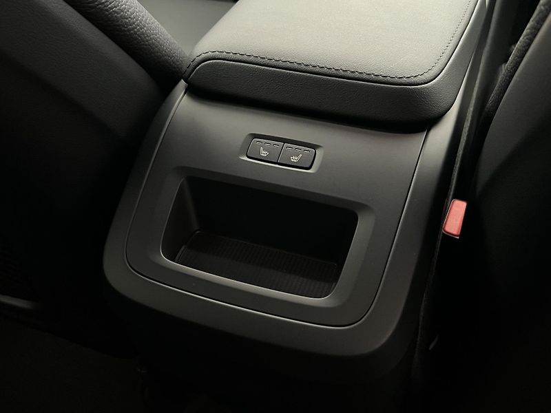 Volvo XC60 B5 AWD PLUS DARK AUT REZERVACE - fotka 21 z 44