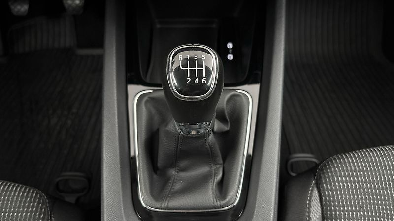 Škoda Octavia 2.0 TDI Ambition Combi - fotka 22 z 24