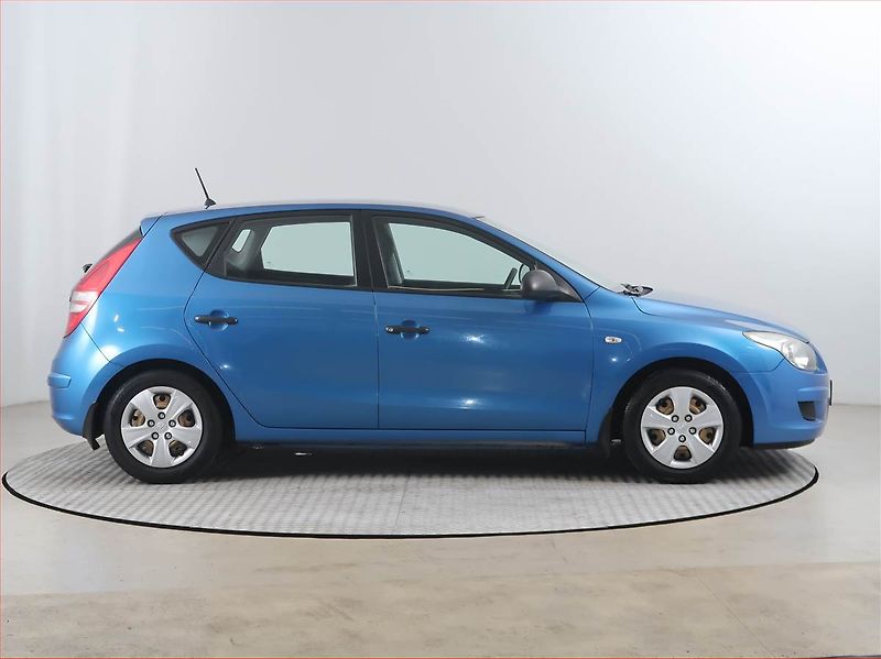 Hyundai i30 (2010) 1.4 CVVT, Serv.kniha - fotka 6 z 13