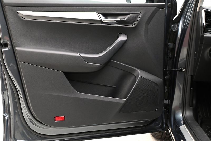 Škoda Karoq 1,6 TDI 85 kW Ambition Záruka - fotka 24 z 30