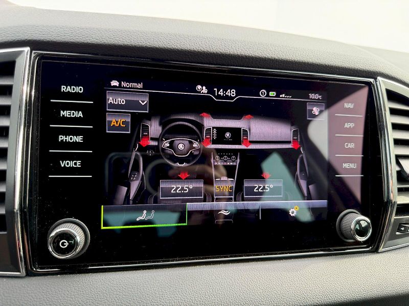 Škoda Karoq (2022) 2.0 TDI 110kW Style Plus Tažné - fotka 19 z 35