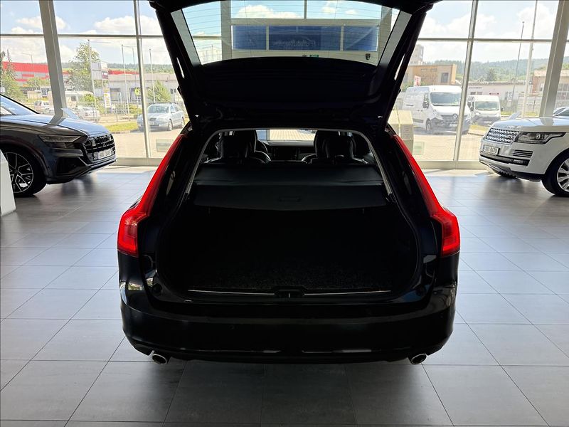 Volvo V90 2,0   140kW,D4,AWD,SERVISKA, - fotka 31 z 34