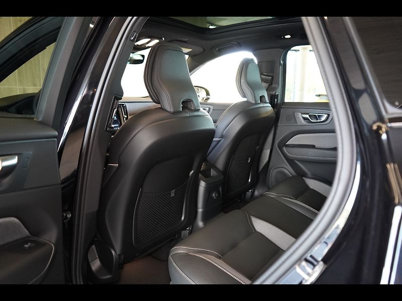 Volvo XC60 T8 PLUS Black Edition, 360°,HK - fotka 42 z 47