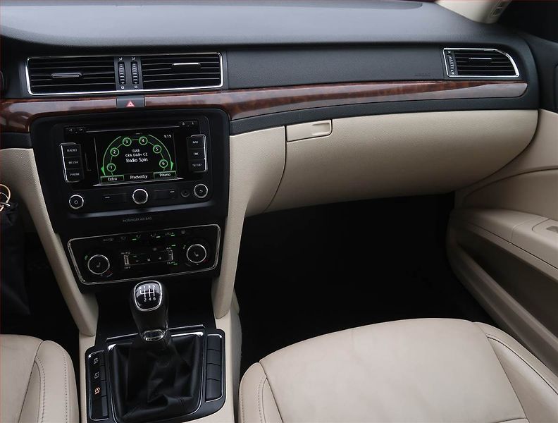 Škoda Superb (2013) Elegance 2.0 TDI, Navi - fotka 8 z 25