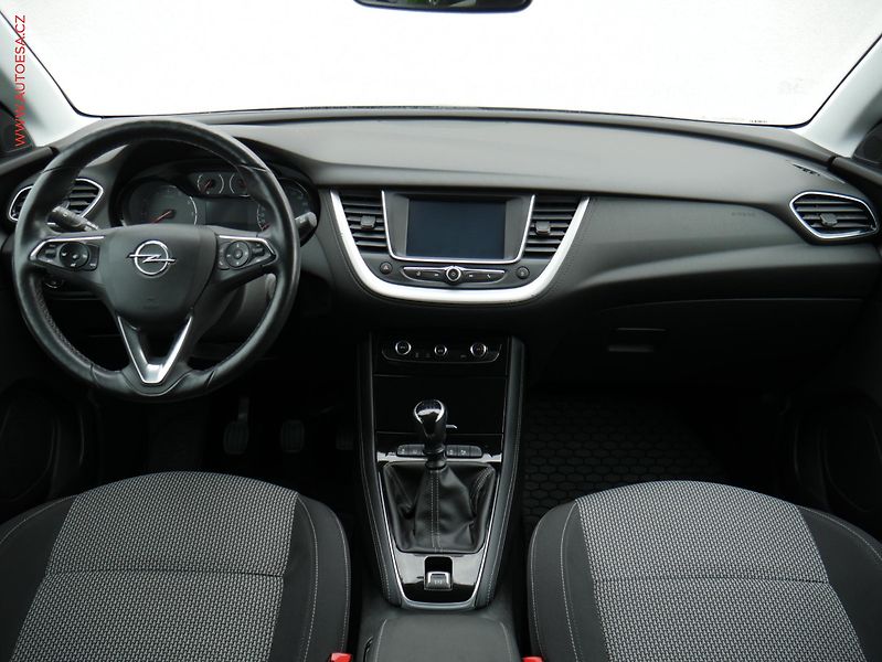 Opel Grandland X (2019) 1.2PT, 1.maj,ČR, navi, autoAC - fotka 8 z 17
