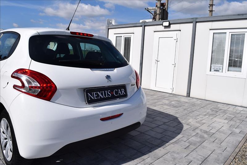 Peugeot 208 1,4 HDi 50KW NÍZKÉ KM KLIMA - fotka 12 z 50