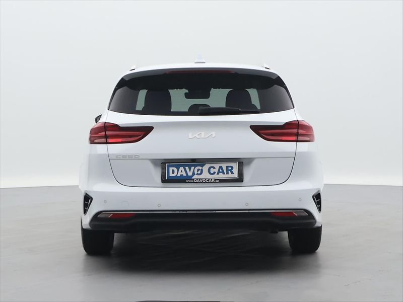 Kia Ceed 1,5 T-GDI 117kW TOP DPH CZ 1.M - fotka 6 z 32