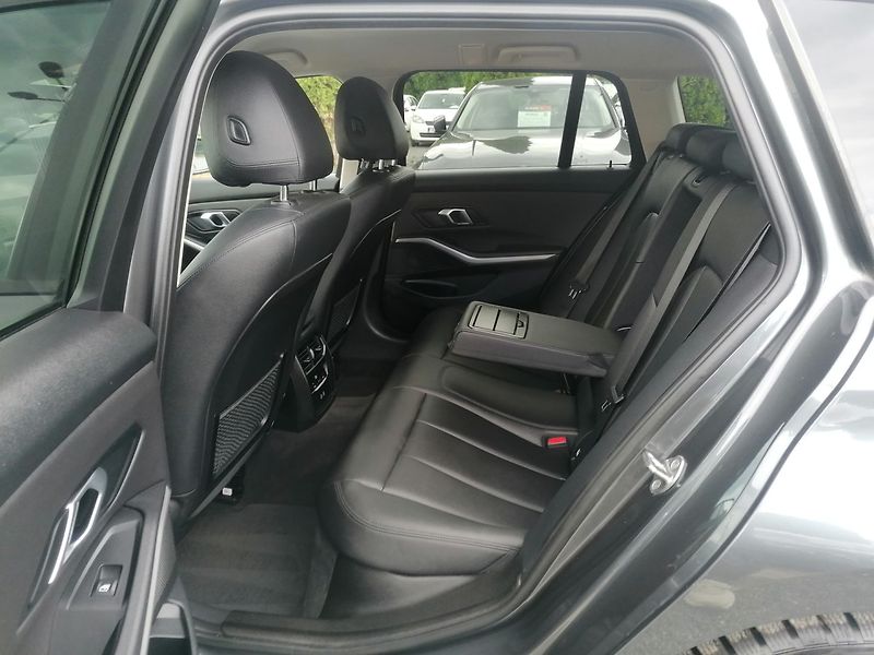 BMW Řada 3 (2021) 2.0 318D A/T Kůže - fotka 10 z 33