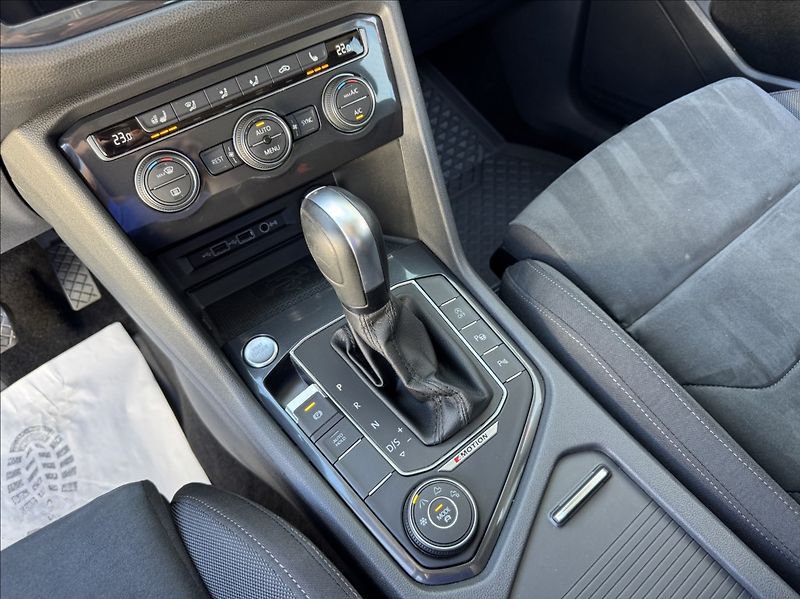 Volkswagen Tiguan Allspace 2,0 TDI DSG 4MOT HIGHLINE ČR - fotka 31 z 50
