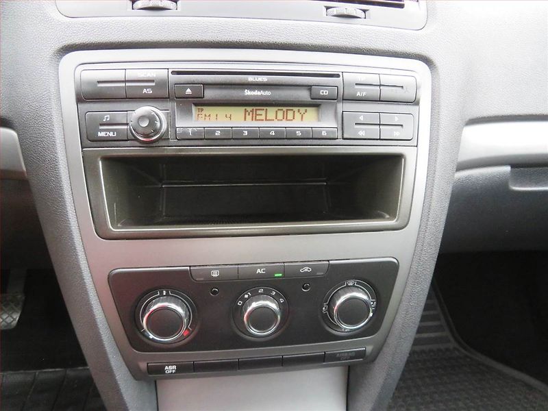 Škoda Octavia (2012) Ambition 1.4 TSI, Serv.kniha - fotka 12 z 14