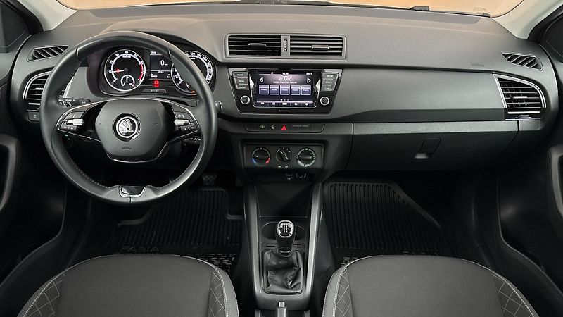 Škoda Fabia 1.0 TSI Ambition Combi - fotka 8 z 23